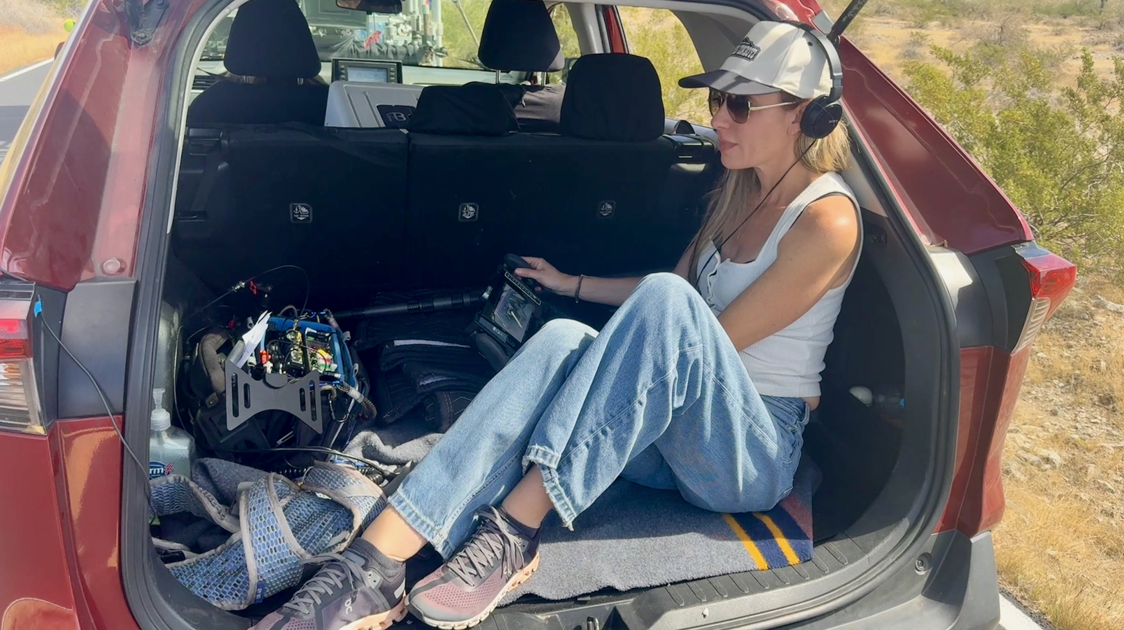 Lara Everly directing on location